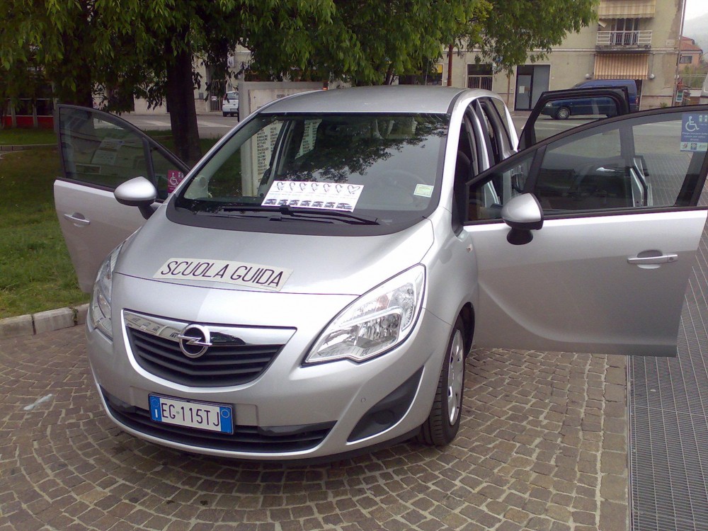 NOLEGGIO AUTO PER SCUOLA GUIDA DISABILI - BLUERENTAL AUTONOLEGGIO