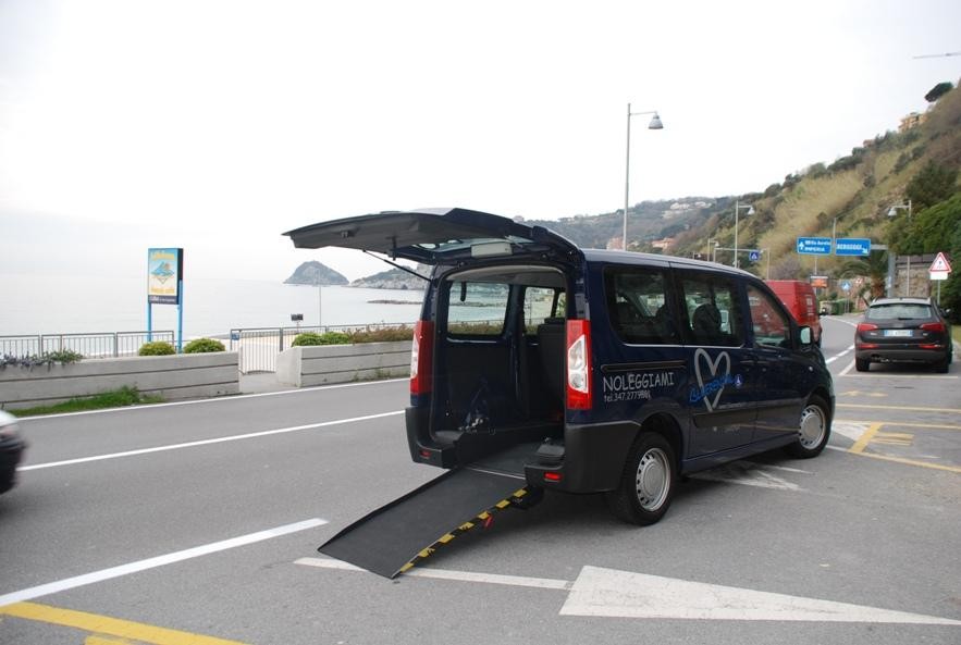 NOLEGGIO MINIVAN TRASPORTO DIVERSAMENTE ABILI - BLUERENTAL AUTONOLEGGIO