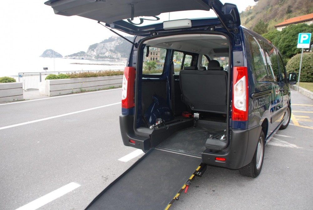 TRASPORTO DISABILI BLUERENTAL - BLUERENTAL AUTONOLEGGIO