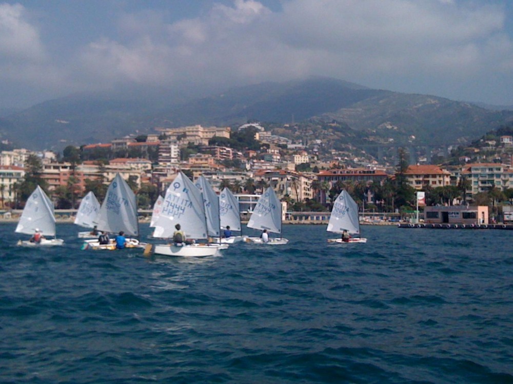 IL MARE DI SANREMO SU LINEABLU - BLUERENTAL AUTONOLEGGIO