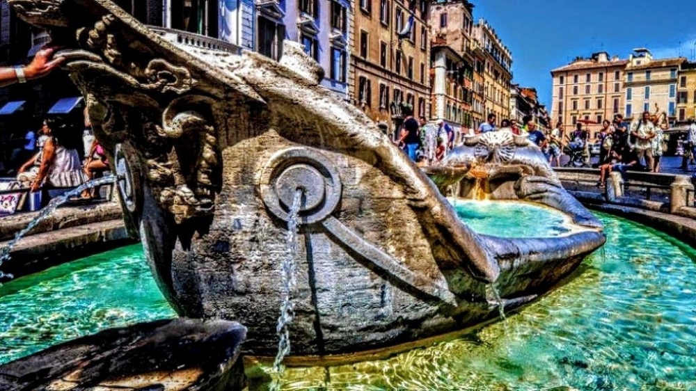 Fontana della Barcaccia - BLUERENTAL AUTONOLEGGIO